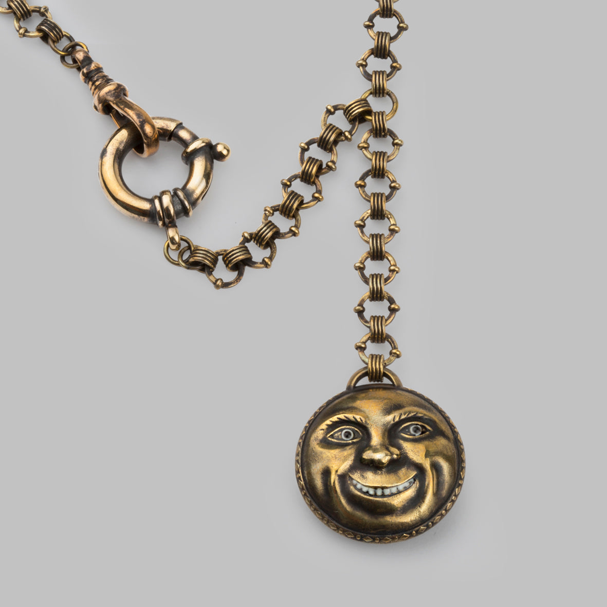 Bespoke face fob and handmade chain for Danny DeVito's Max Medici character.